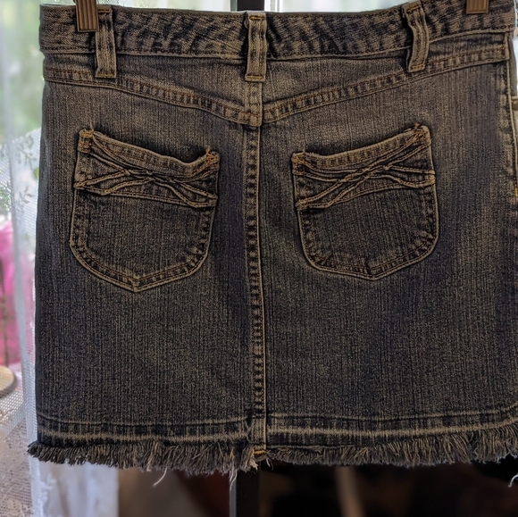 Gap Jean Skirt Size 2 30in Waist Fringe Bottom Back Pockets 14.5 in Length - Picture 6 of 7
